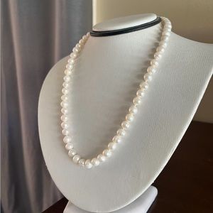 Pearls freshwater Necklace 18 inches Used